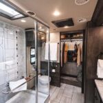 Caravana con baño y ducha: la comodidad sobre ruedas