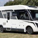 Caravana con Claraboya 40x40 y Oscurecedor: La Combinación Perfecta para tus Viajes