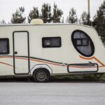 Circular con caravana inglesa: ¿Es posible en España? Descubrimos los requisitos
