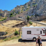 Descubre cómo nivelar tu caravana para un camping perfecto
