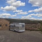 ¡Descubre el camper 1h2 con baño para tus aventuras!