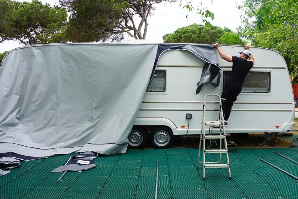 Descubre la caravana Knaus Azur 465: ¡La comodidad sobre ruedas! 1 Descubre la caravana Knaus Azur 465: ¡La comodidad sobre ruedas!