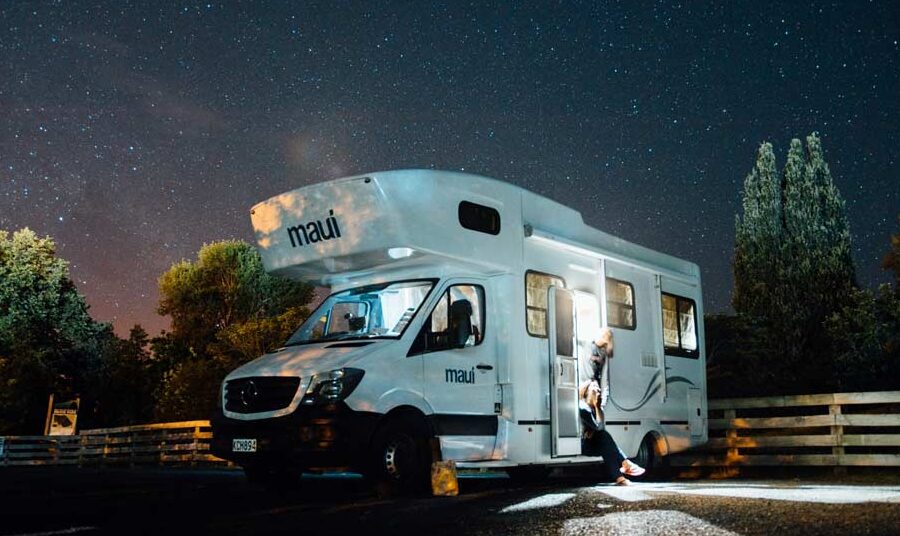 Descubre la libertad de dormir bajo las estrellas en una caravana fuera del camping 1 Descubre la libertad de dormir bajo las estrellas en una caravana fuera del camping