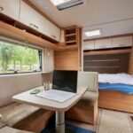 Descubre la mejor pintura para renovar el interior de tu caravana