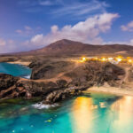 Descubre los encantos de Puerto del Carmen en una caravana de viajes