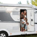 Descubre seguros de caravanas económicos para proteger tus aventuras