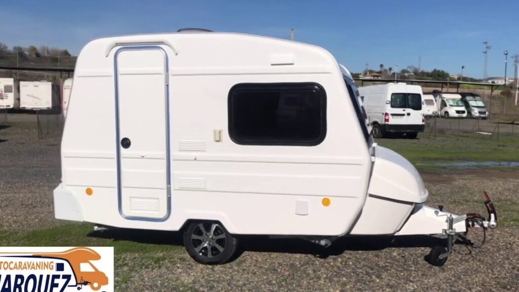 Caravana Bambina 3P: Compacta, versátil y con techo elevable + cocina 1 Caravana Bambina 3P: Compacta, versátil y con techo elevable + cocina