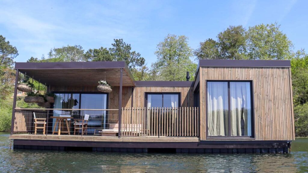 Experiencia única: Cabañas flotantes sobre el mar en España 1 Experiencia única: Cabañas flotantes sobre el mar en España