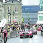 La impresionante caravana del tour llega a Bilbao